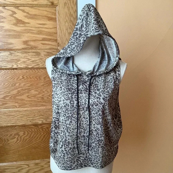 ZYIA Leopard Crop Hoodie Cheetah Gold Shimmer - Picture 2 of 11